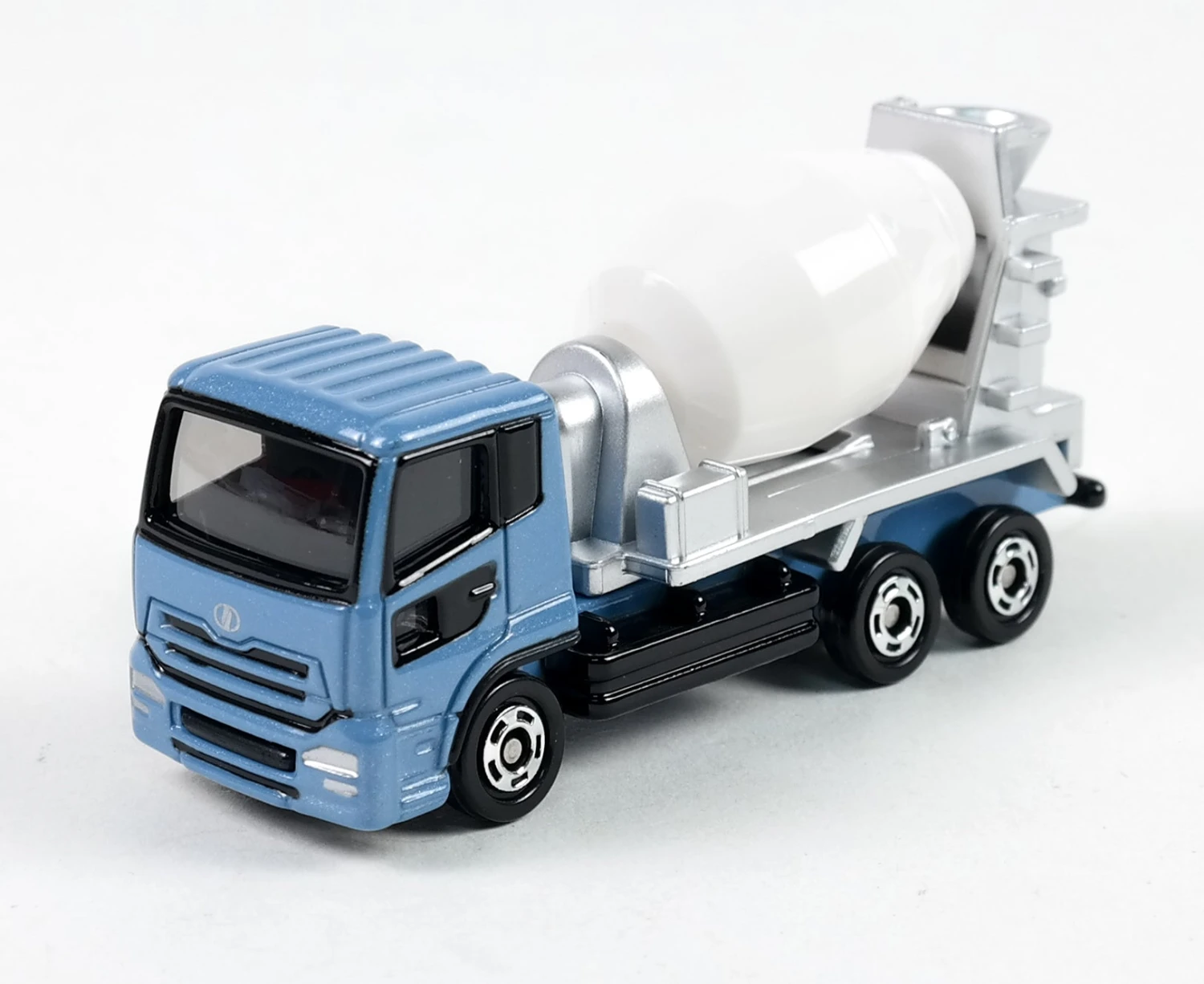 742241 Nissan Diesel Quon Mixer Car 1 742241 Nissan Diesel Quon Mixer Car