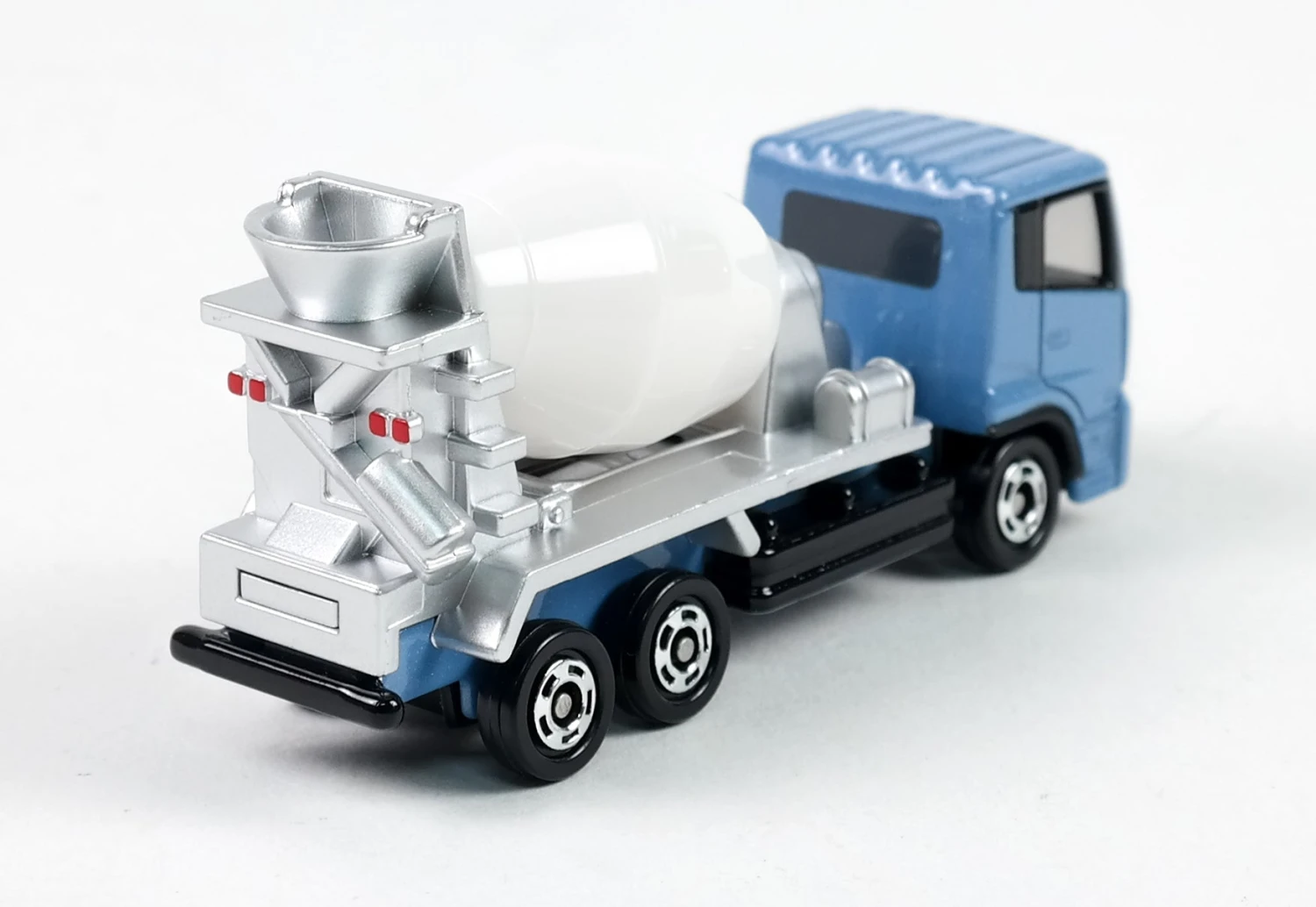 742241 Nissan Diesel Quon Mixer Car 2 742241 Nissan Diesel Quon Mixer Car - Image 2