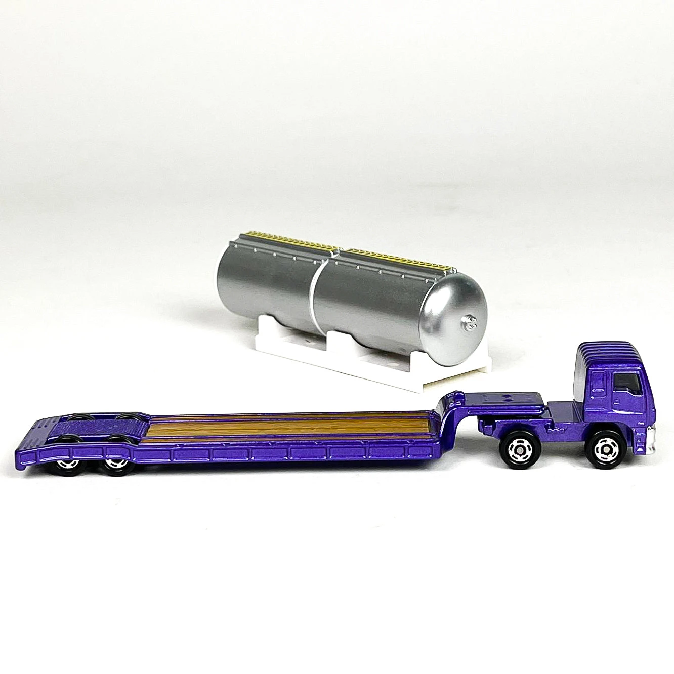 158585 Long Tomica Isuzu Tank 2 158585 Long Tomica Isuzu Tank - Image 2