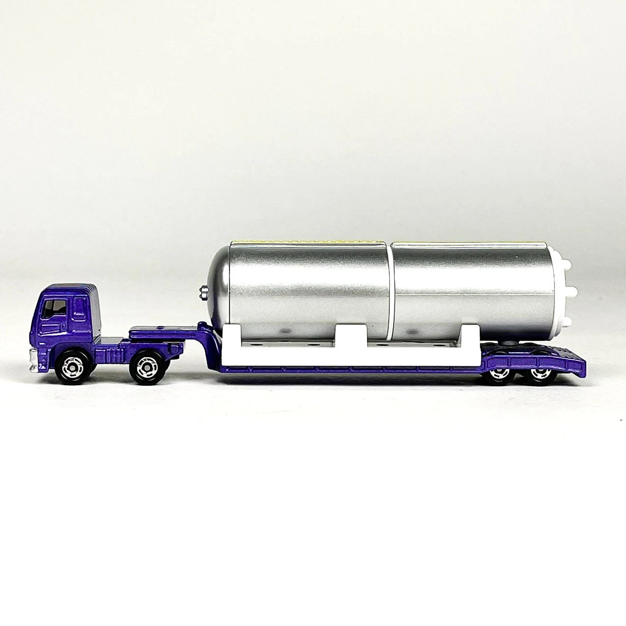 158585 Long Tomica Isuzu Tank 1 158585 Long Tomica Isuzu Tank