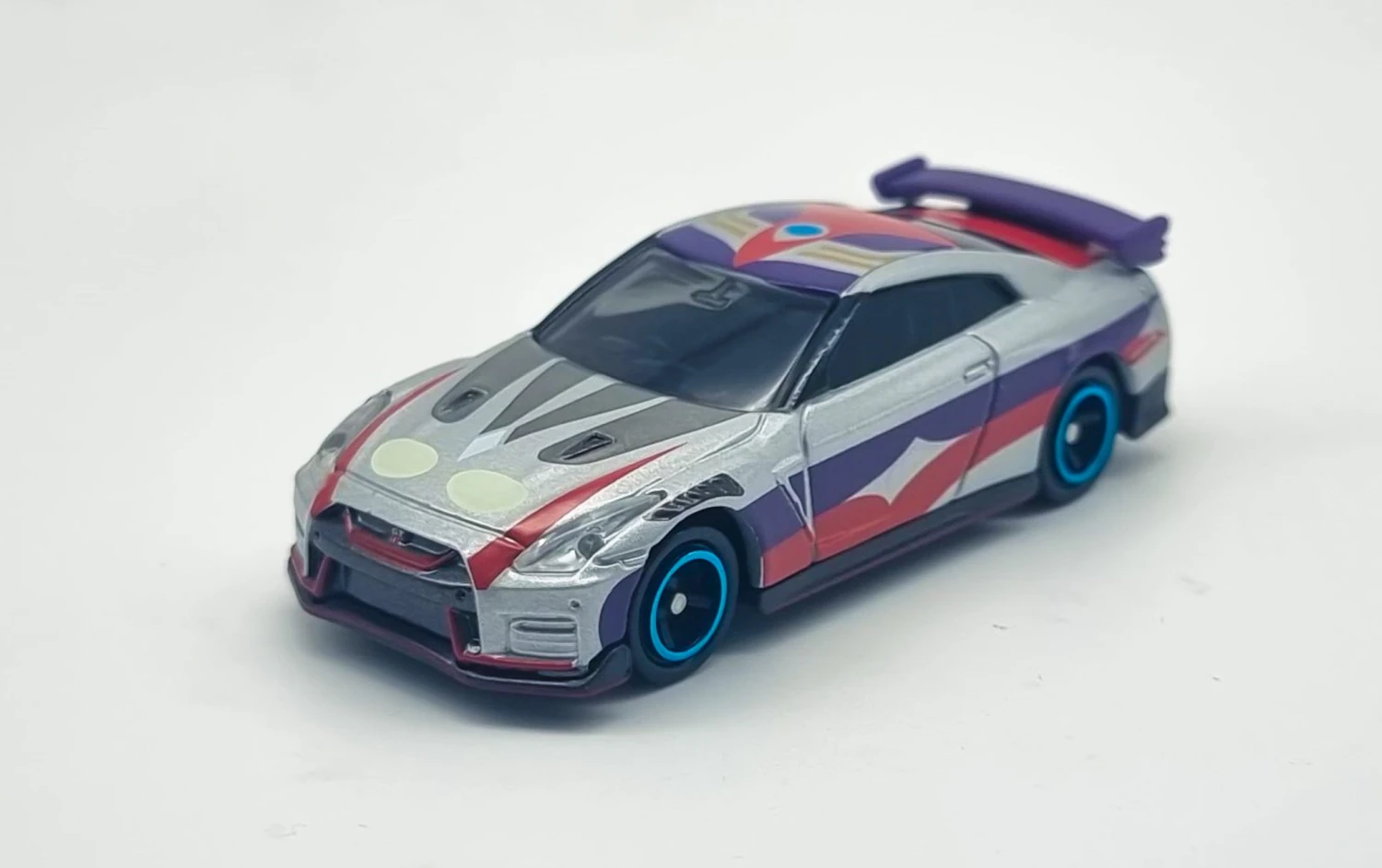 Tomica Asia Ultraman Tomica UTR-01 Ultraman Tiga Multi Type 2 Tomica Asia Ultraman Tomica UTR-01 Ultraman Tiga Multi Type - Image 2