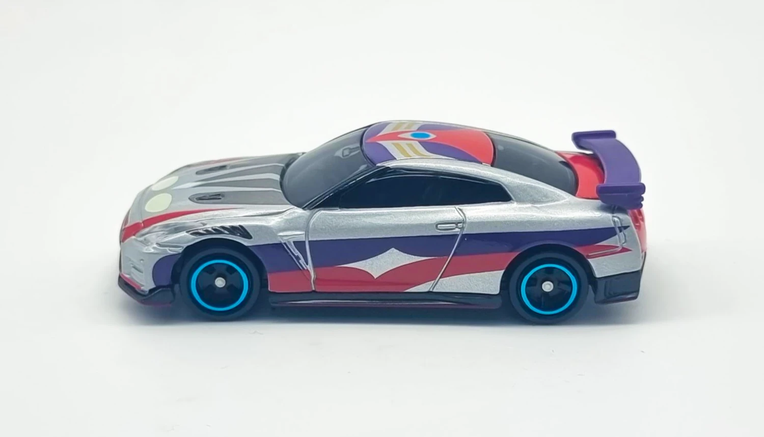 Tomica Asia Ultraman Tomica UTR-01 Ultraman Tiga Multi Type 3 Tomica Asia Ultraman Tomica UTR-01 Ultraman Tiga Multi Type - Image 3