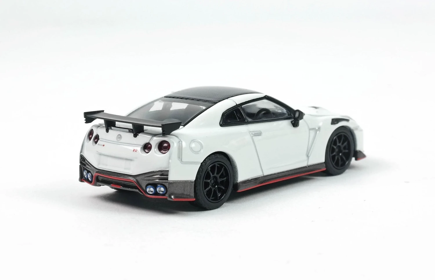 LV-N217A Nissan GT-R Nismo 2020 White 2 LV-N217A Nissan GT-R Nismo 2020 White - Image 2